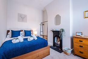 NEW Spacious Stylish Home City Centre Sleep 4