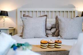 NEW Spacious Stylish Home City Centre Sleep 4