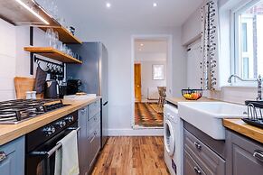 NEW Spacious Stylish Home City Centre Sleep 4
