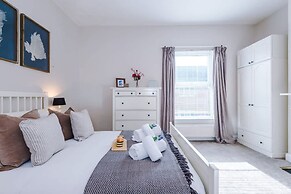 NEW Spacious Stylish Home City Centre Sleep 4