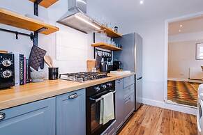 NEW Spacious Stylish Home City Centre Sleep 4
