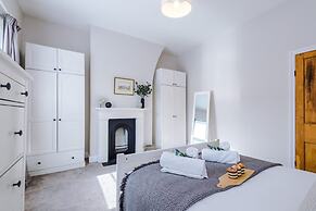 NEW Spacious Stylish Home City Centre Sleep 4