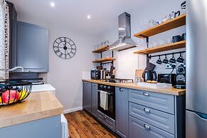 NEW Spacious Stylish Home City Centre Sleep 4