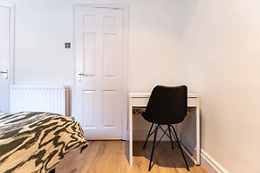 Stylish Flat Ideal for Business Long-term Stays