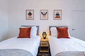Ideal for Contractors Long Term Stays Sleeps 8
