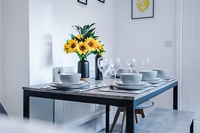 Ideal for Contractors Long Term Stays Sleeps 8