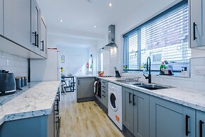 Ideal for Contractors Long Term Stays Sleeps 8