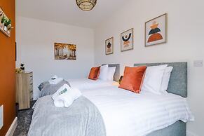 Ideal for Contractors Long Term Stays Sleeps 8