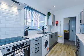 Ideal for Contractors Long Term Stays Sleeps 8
