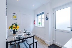Ideal for Contractors Long Term Stays Sleeps 8