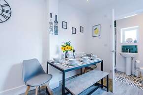 Ideal for Contractors Long Term Stays Sleeps 8