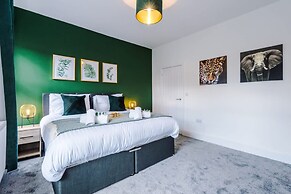 Ideal for Contractors Long Term Stays Sleeps 8