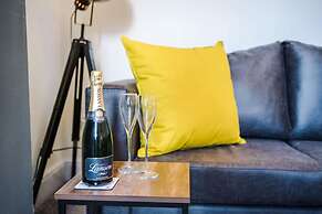 Ideal for Contractors Long Term Stays Sleeps 8