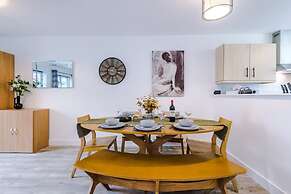 Spacious House Incredible Location Free Parking