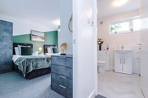 Spacious House Incredible Location Free Parking