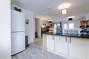 Spacious House Incredible Location Free Parking