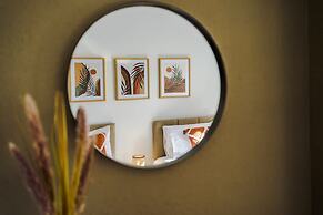 Modern Home Ideal for Business Groups Sleeps 7