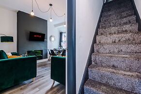 Modern Home Ideal for Business Groups Sleeps 7