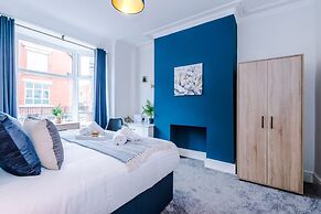 Modern Home Ideal for Business Groups Sleeps 7