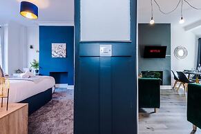 Modern Home Ideal for Business Groups Sleeps 7