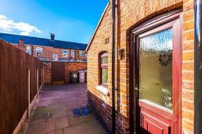 Modern Home Ideal for Business Groups Sleeps 7