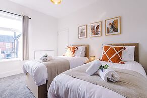 Modern Home Ideal for Business Groups Sleeps 7