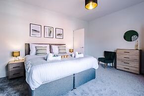Modern Home Ideal for Business Groups Sleeps 7