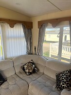 House Sleeps 8 With Sea View and Parking