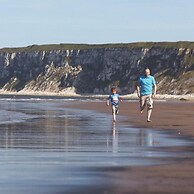 House Sleeps 8 With Sea View and Parking