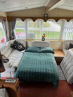 House Sleeps 8 With Sea View and Parking