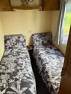 House Sleeps 8 With Sea View and Parking