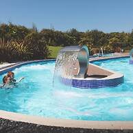 House Sleeps 8 With Sea View and Parking