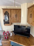 House Sleeps 8 With Sea View and Parking