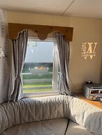House Sleeps 8 With Sea View and Parking