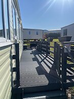 House Sleeps 8 With Sea View and Parking