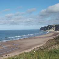 House Sleeps 8 With Sea View and Parking