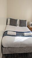 Spacious- 3 Bedroom House for 6 Adults
