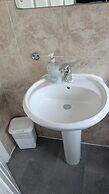 Spacious- 3 Bedroom House for 6 Adults
