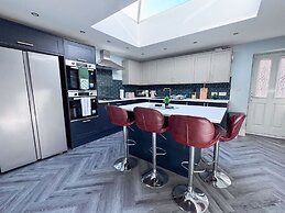6 Bedroom Victorian Townhouse in Central Harrogate