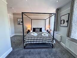 6 Bedroom Victorian Townhouse in Central Harrogate