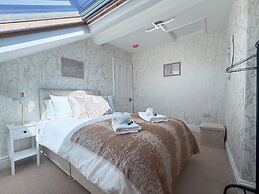 6 Bedroom Victorian Townhouse in Central Harrogate