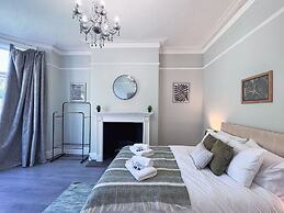 6 Bedroom Victorian Townhouse in Central Harrogate