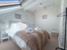 6 Bedroom Victorian Townhouse in Central Harrogate
