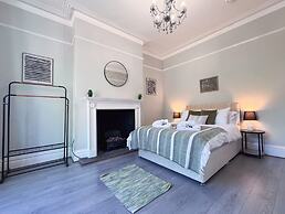 6 Bedroom Victorian Townhouse in Central Harrogate