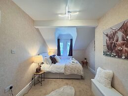 6 Bedroom Victorian Townhouse in Central Harrogate