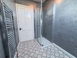 6 Bedroom Victorian Townhouse in Central Harrogate