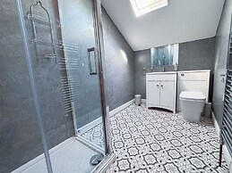 6 Bedroom Victorian Townhouse in Central Harrogate