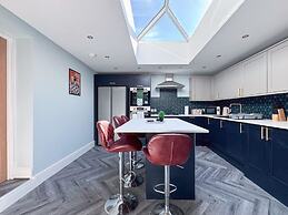 6 Bedroom Victorian Townhouse in Central Harrogate