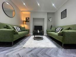 6 Bedroom Victorian Townhouse in Central Harrogate