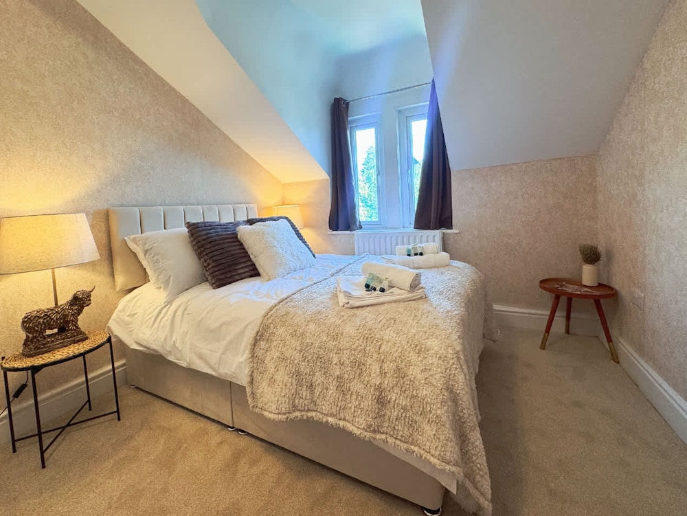 6 Bedroom Victorian Townhouse in Central Harrogate